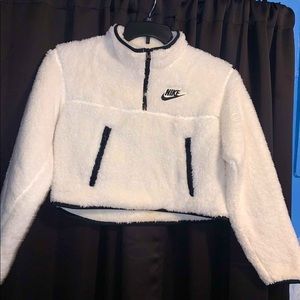 Súper Cutee Nike Crop Top Fluffy Sweater